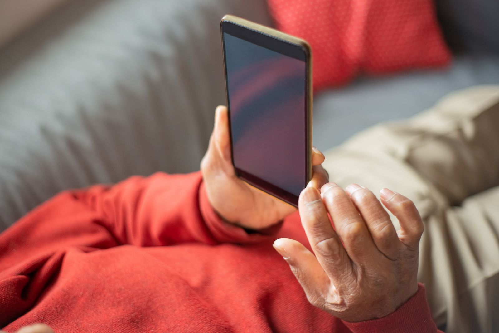 auのおすすめ安いエントリースマホとシニア向け